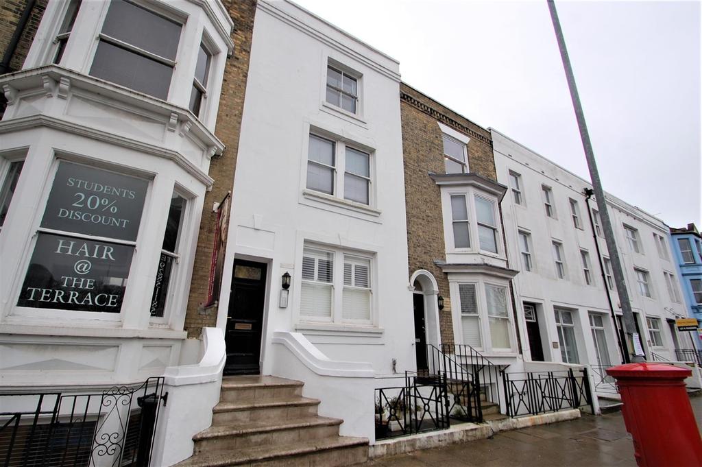 1819 Hampshire Terrace, Portsmouth 2 bed flat to rent £825 pcm (£190 pw)