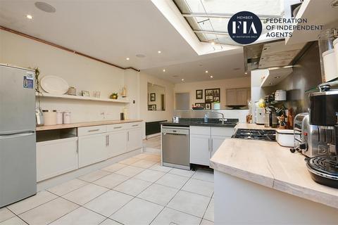 49 Orchard Road, Brentford, TW8 0QU