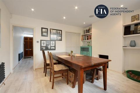 49 Orchard Road, Brentford, TW8 0QU