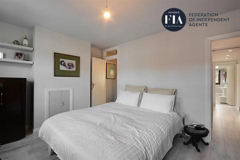 49 Orchard Road, Brentford, TW8 0QU