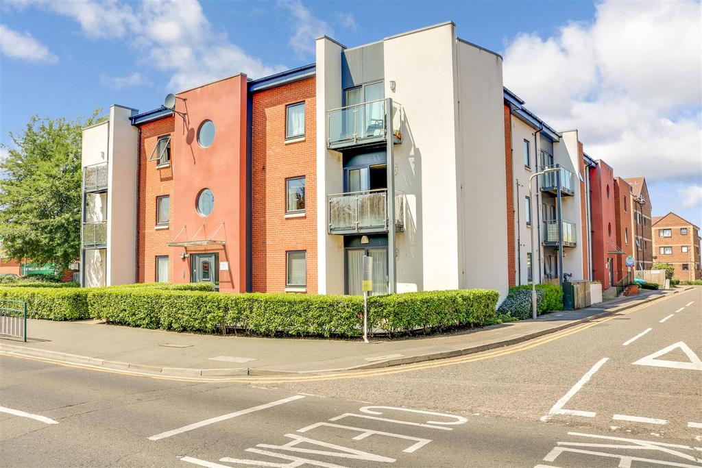 West Street, SouthendOnSea 2 bed apartment £950 pcm (£219 pw)