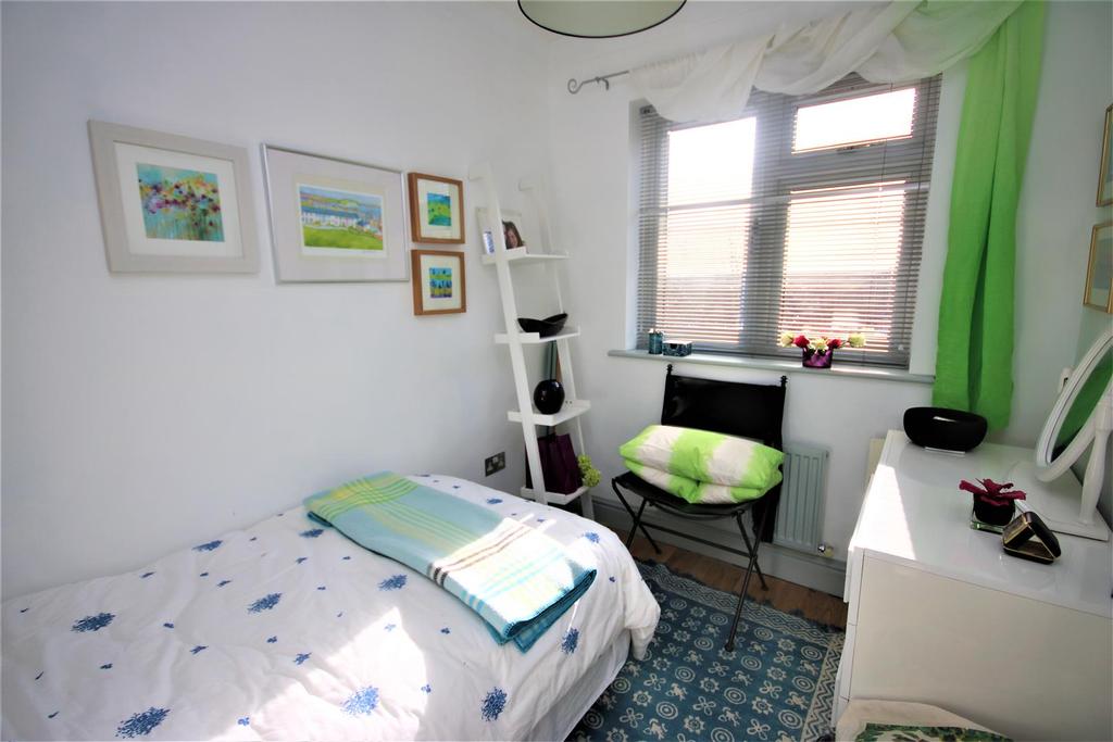 Bedroom 3: