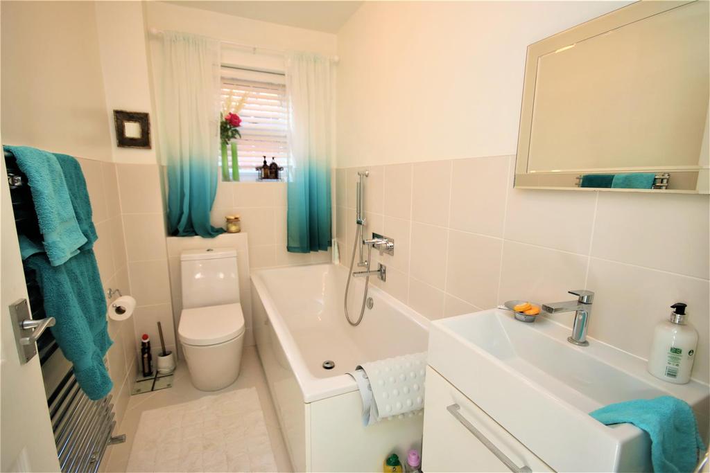 Main bathroom: