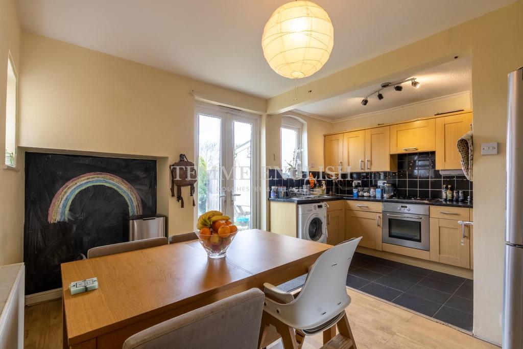Cavendish Avenue, Colchester 2 bed end of terrace house £240,000