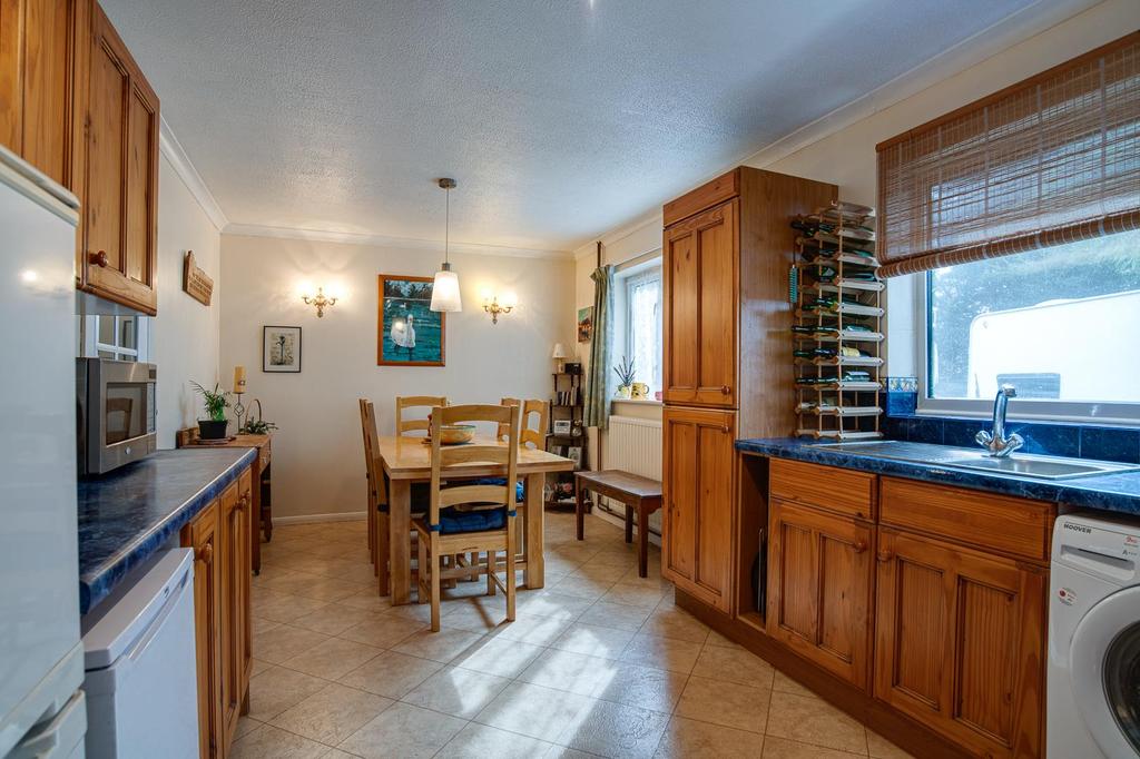 Leaders Way, Newmarket 4 bed detached house £370,000