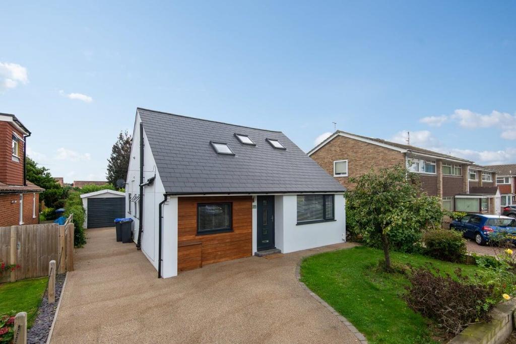 Bowness Avenue, Sompting, Lancing 3 bed detached house £450,000