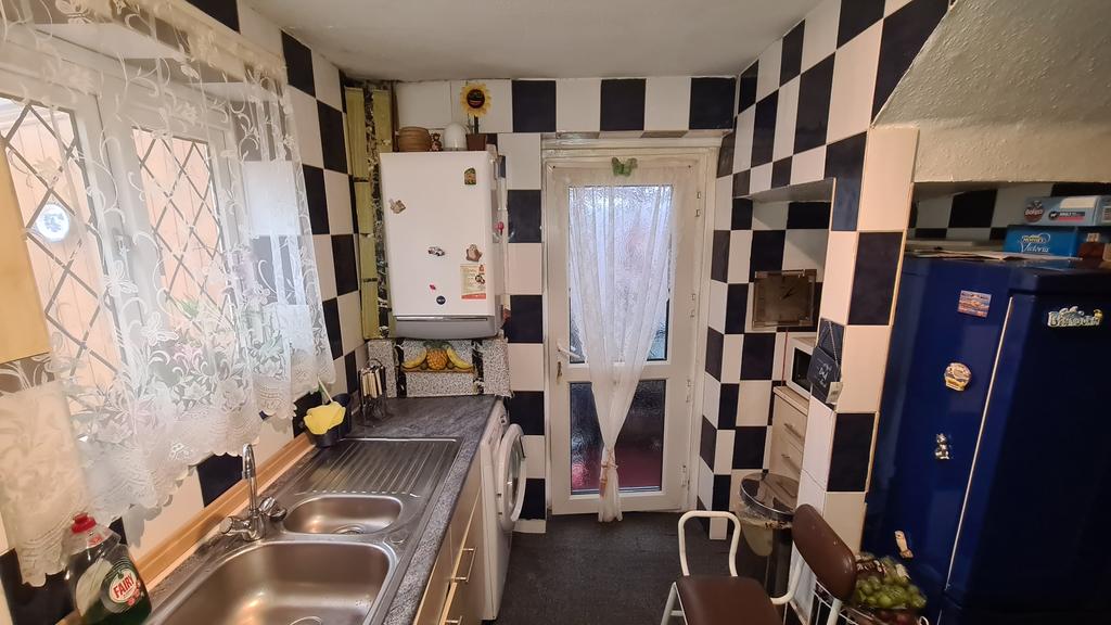 The Fairway, Leicester LE2 3 bed semidetached house £180,000
