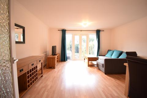 3 Rectory Close, London, SW20 9DQ