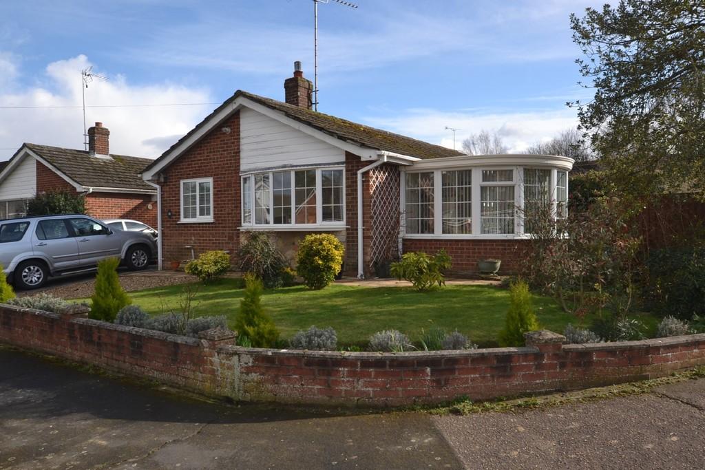Aylsham, Norwich 3 bed detached bungalow £895 pcm (£207 pw)