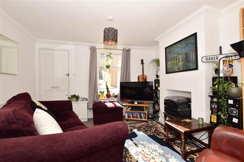 8 Baker Street, Rochester, ME1 3DW