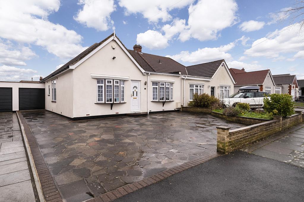 Jenton Avenue, Bexleyheath, Kent, DA7 3 bed bungalow £550,000