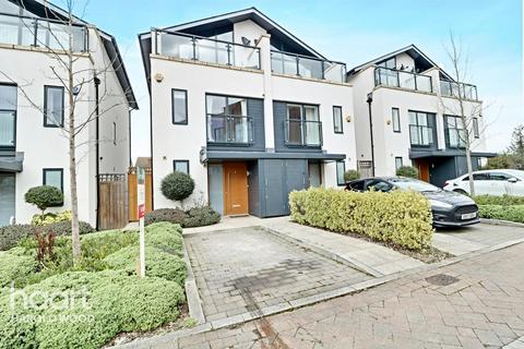 4 Godwin Terrace, Romford, RM3 0FJ