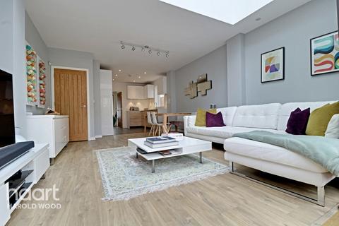 4 Godwin Terrace, Romford, RM3 0FJ