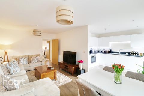 3 bedroom apartment for sale - Chelmsford Road, London