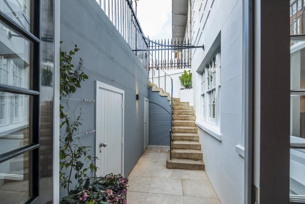 Entrance Lightwell