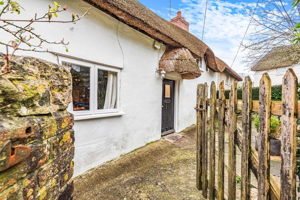Hewood, Dorset 2 bed semidetached house £235,000