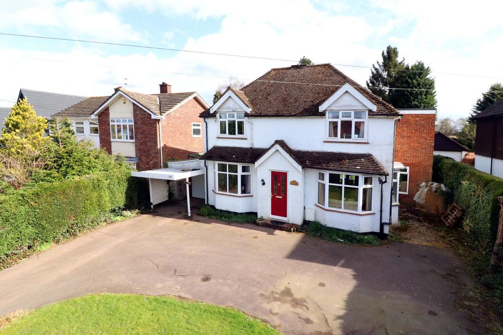 Green Lane, Bovingdon, Herts, HP3 4 bed detached house £775,000