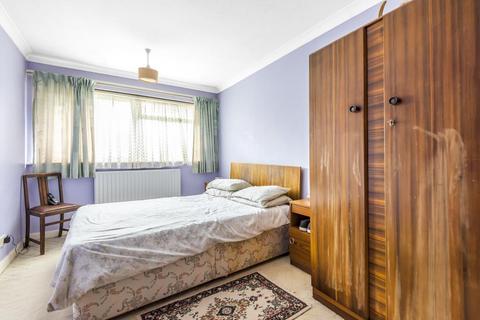 3 Duval Place, Bagshot, GU19 5LP