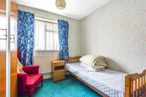3 Duval Place, Bagshot, GU19 5LP
