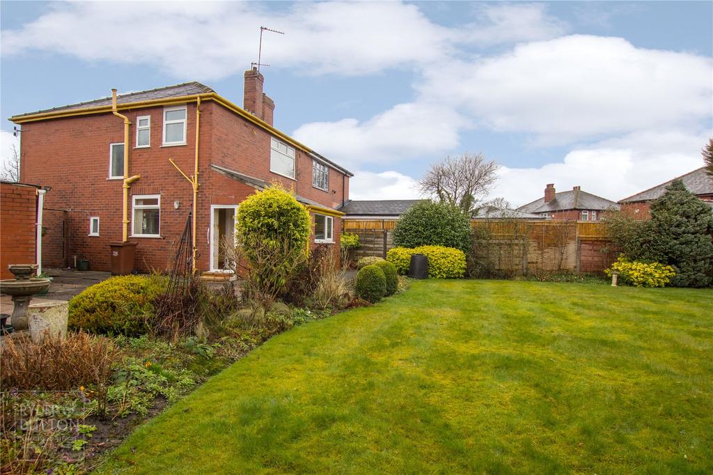 St. Square, Chadderton... 3 bed semidetached house £245,000