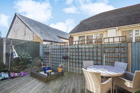 1, Azriel Terrace, 19 Kent Road, West Wickham, BR4 0JQ