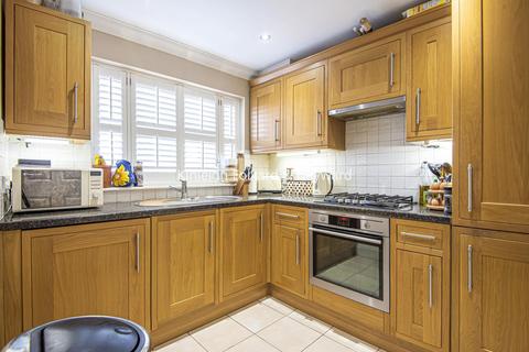 1, Azriel Terrace, 19 Kent Road, West Wickham, BR4 0JQ