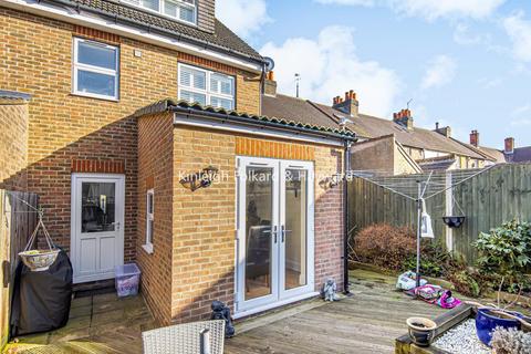 1, Azriel Terrace, 19 Kent Road, West Wickham, BR4 0JQ