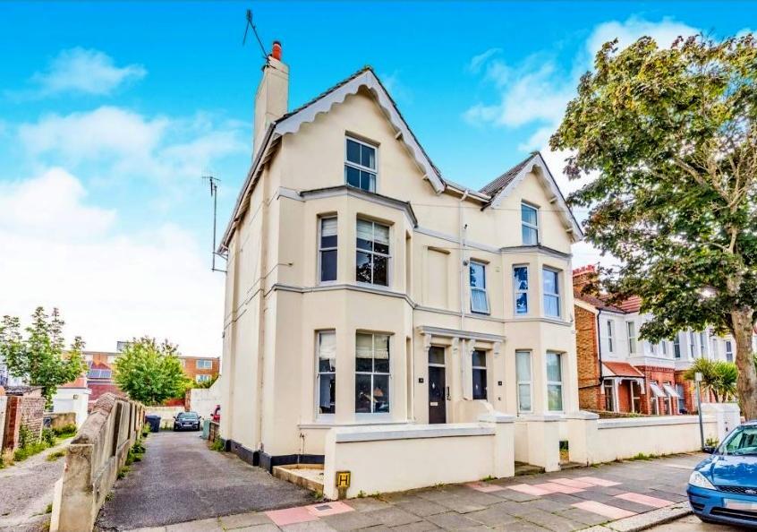 Selden Road, Worthing, BN11 1 bed flat £850 pcm (£196 pw)