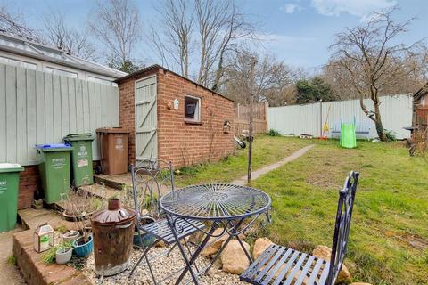 27 Gattons Way, Sidcup, DA14 5EW