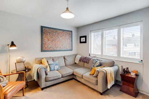 27 Gattons Way, Sidcup, DA14 5EW