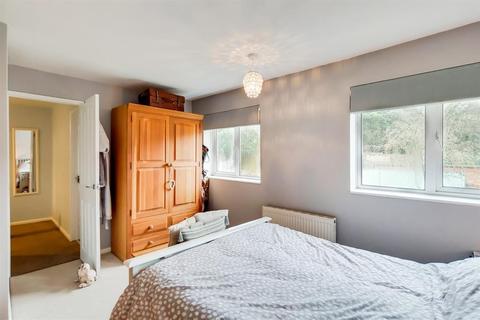 27 Gattons Way, Sidcup, DA14 5EW