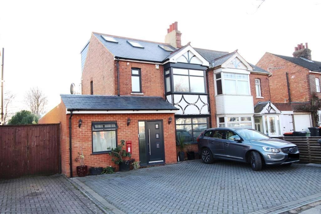 Poynters Road, L&D Hospital, Luton, LU5 5 bed semidetached house £