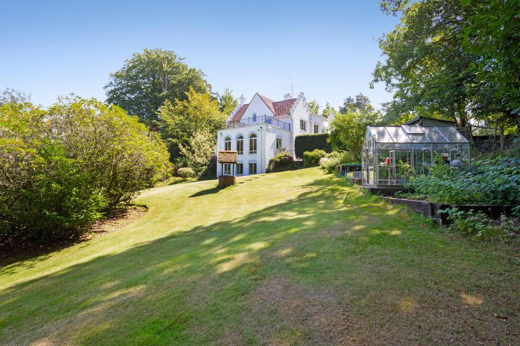 Locksley House