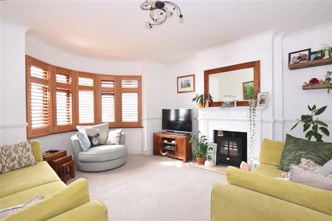 45 Central Avenue, Gravesend, DA12 5AN