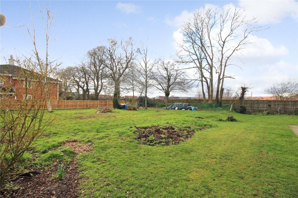 Meadow Way, Poringland, Norwich... 5 bed detached house £450,000