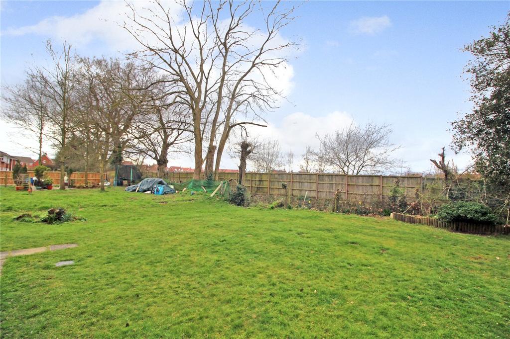Meadow Way, Poringland, Norwich... 5 bed detached house £450,000
