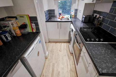 4 bedroom terraced house to rent, Martin Terrace, Burley, Leeds