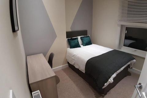 4 bedroom terraced house to rent, Martin Terrace, Burley, Leeds