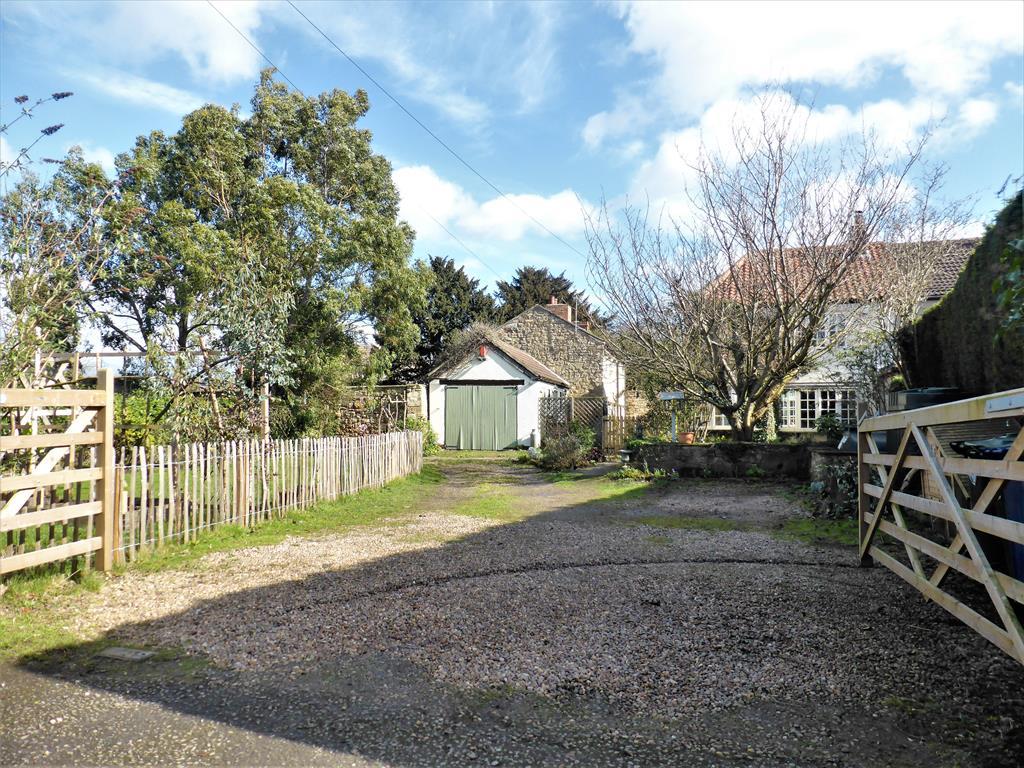 Barnsley Road, Marr, Doncaster, DN5 7AT 4 bed cottage £300,000