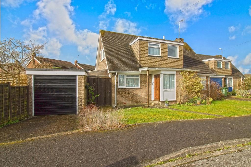 Silver Birch Close, Liss, Hampshire... 3 bed detached house £439,950