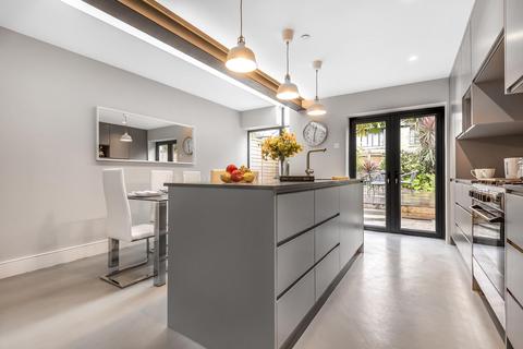 22 Mandrell Road, London, SW2 5DL