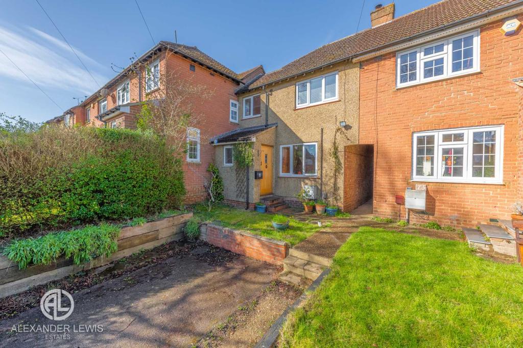 Hall Mead, Letchworth, SG6 4BS 3 bed terraced house £300,000