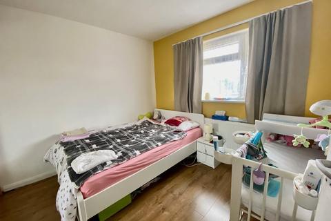 42 Ramulis Drive, Hayes, UB4 9QA
