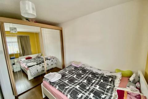 42 Ramulis Drive, Hayes, UB4 9QA