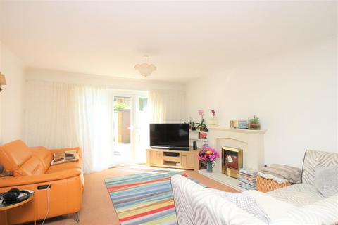 18 Edgeborough Way, Bromley, BR1 2UA