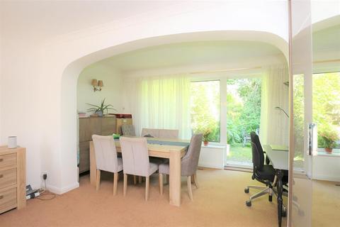 18 Edgeborough Way, Bromley, BR1 2UA