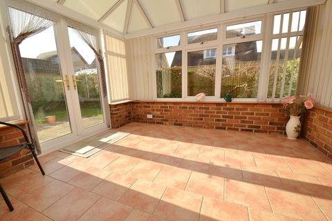 19 Ashdown Walk, New Milton, BH25 6TX