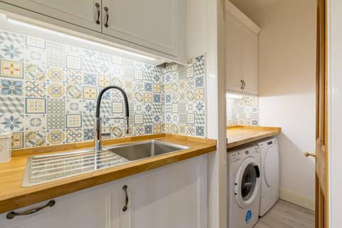19/1 Cargil Terrace, Edinburgh, EH5 3ND
