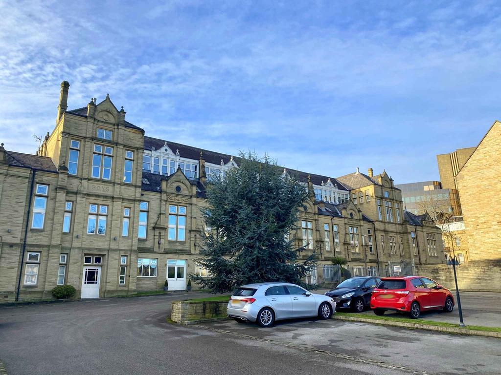 8 Clare Hall Apartments, Prescott Street, Halifax HX1 2HQ 2 bed