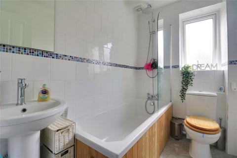 16 Appletree Way, Owlsmoor, Sandhurst, GU47 0UD